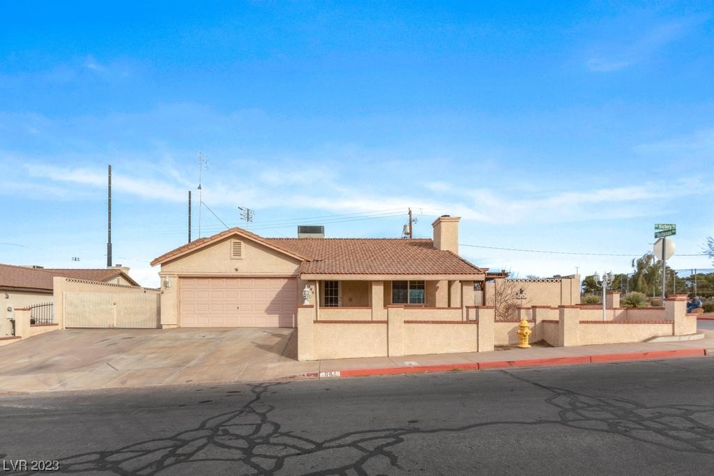 641 W Victory Road