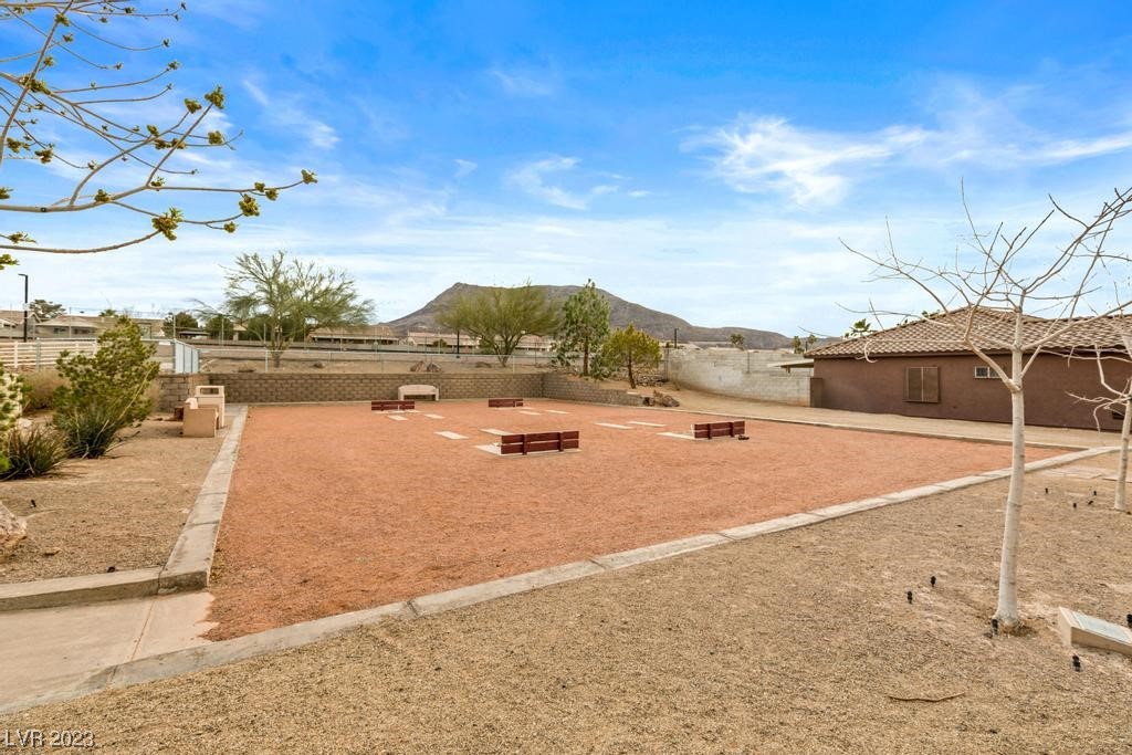641 W Victory Road