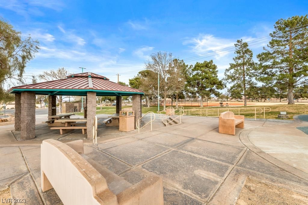641 W Victory Road