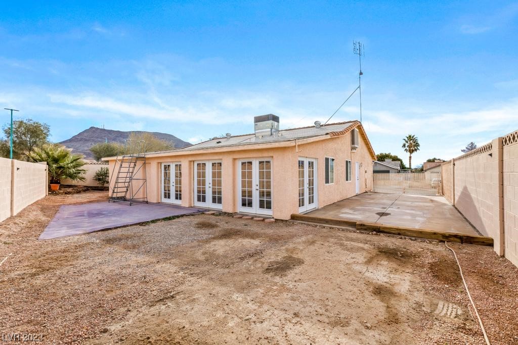 641 W Victory Road