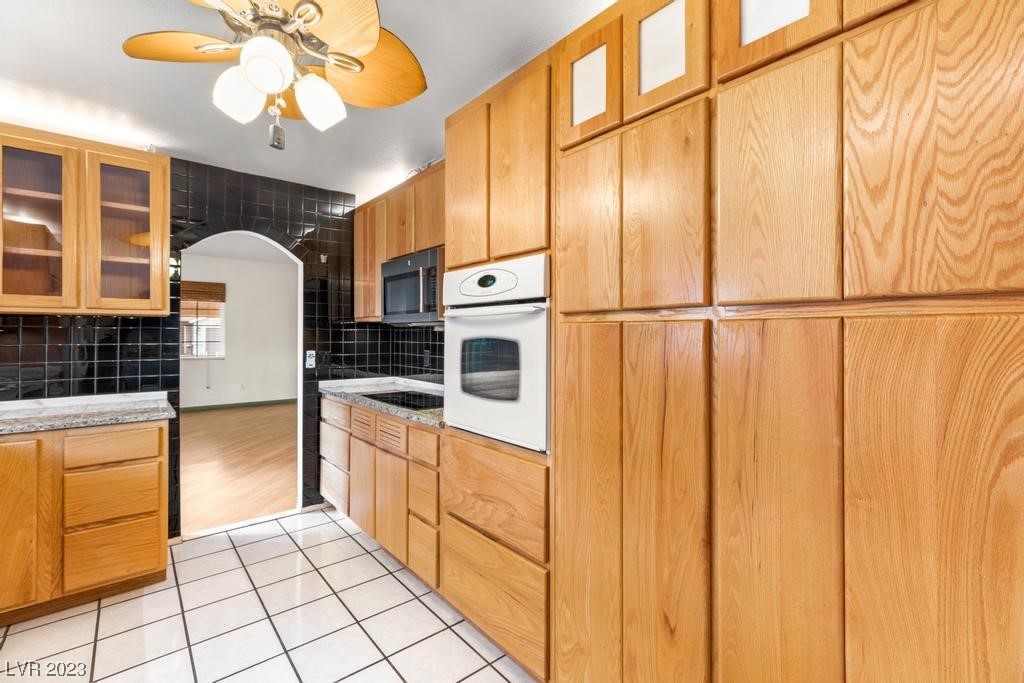 641 W Victory Road