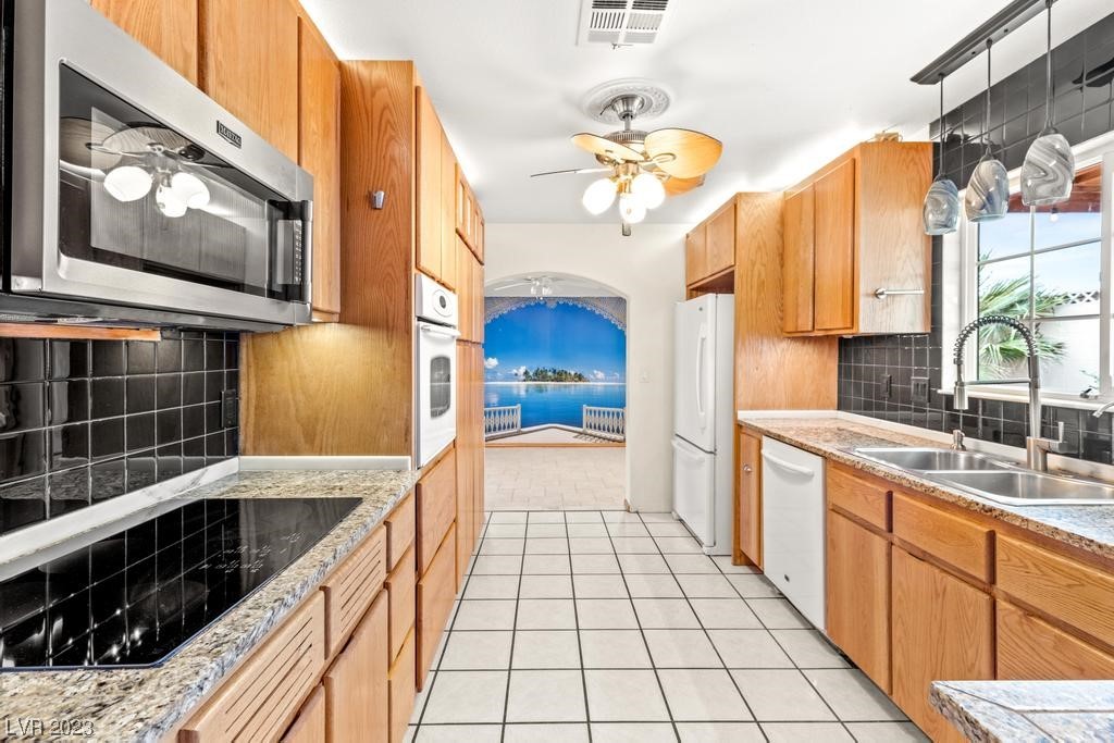 641 W Victory Road