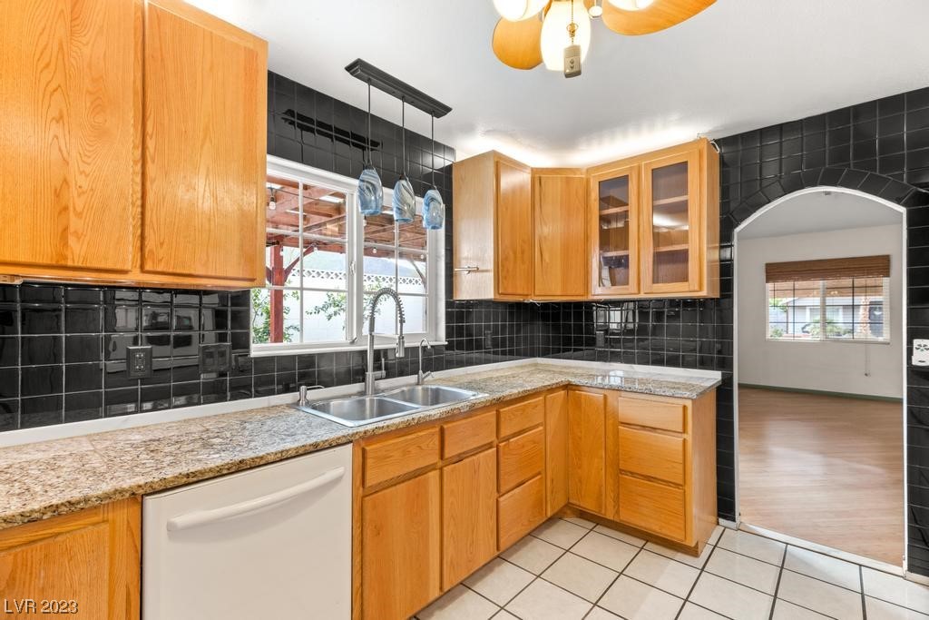 641 W Victory Road