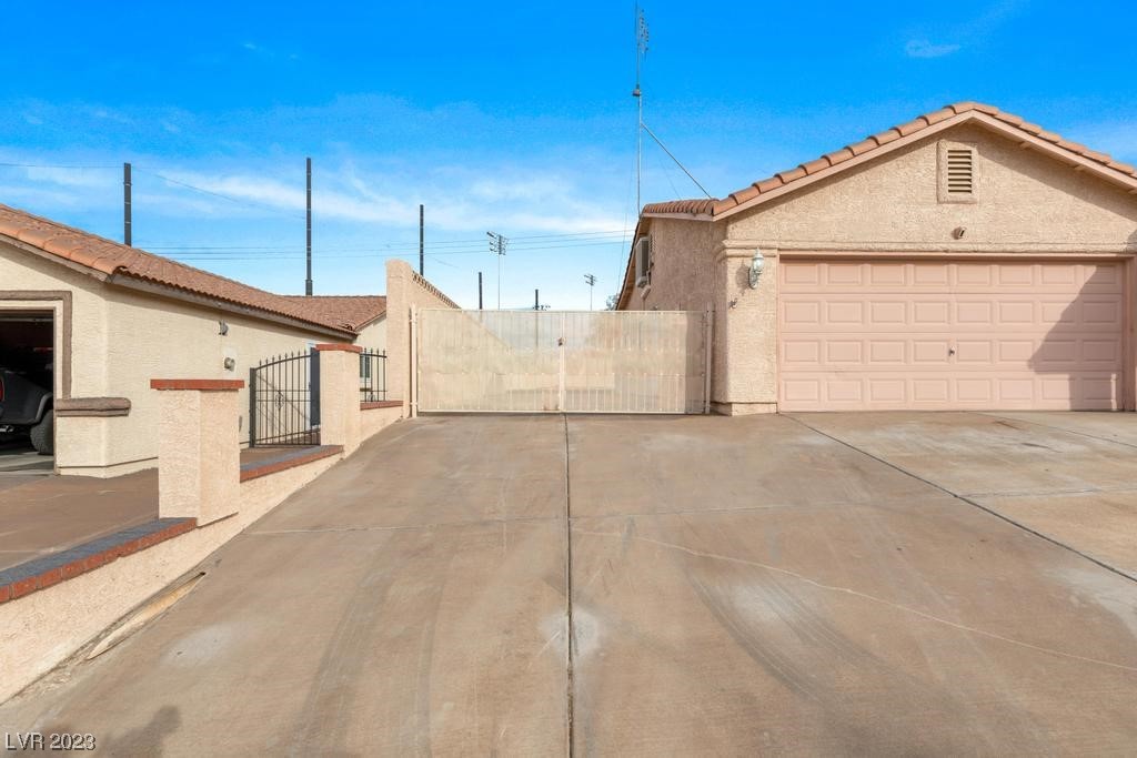 641 W Victory Road