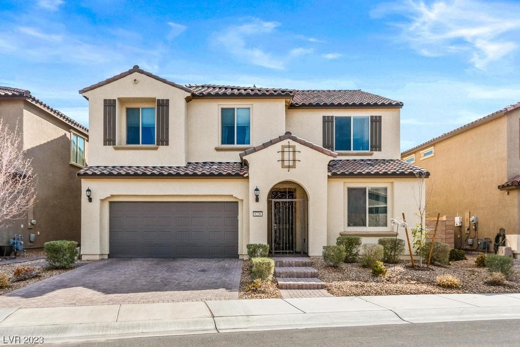 8236 Serpentine Sands Street
