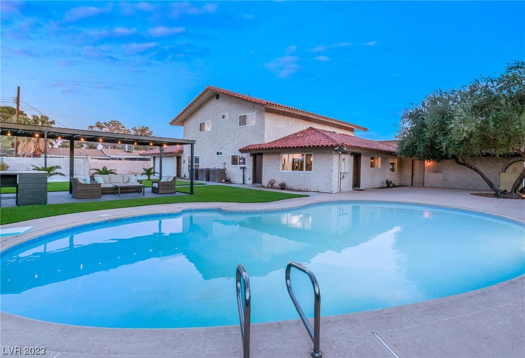 2562 Casey Drive