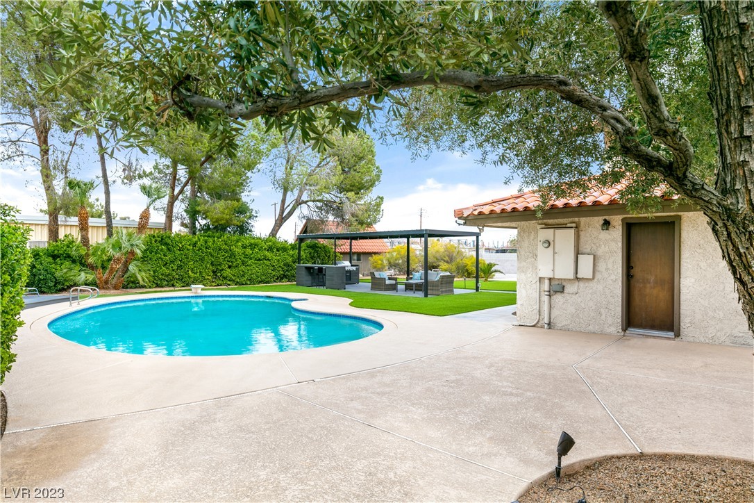 2562 Casey Drive