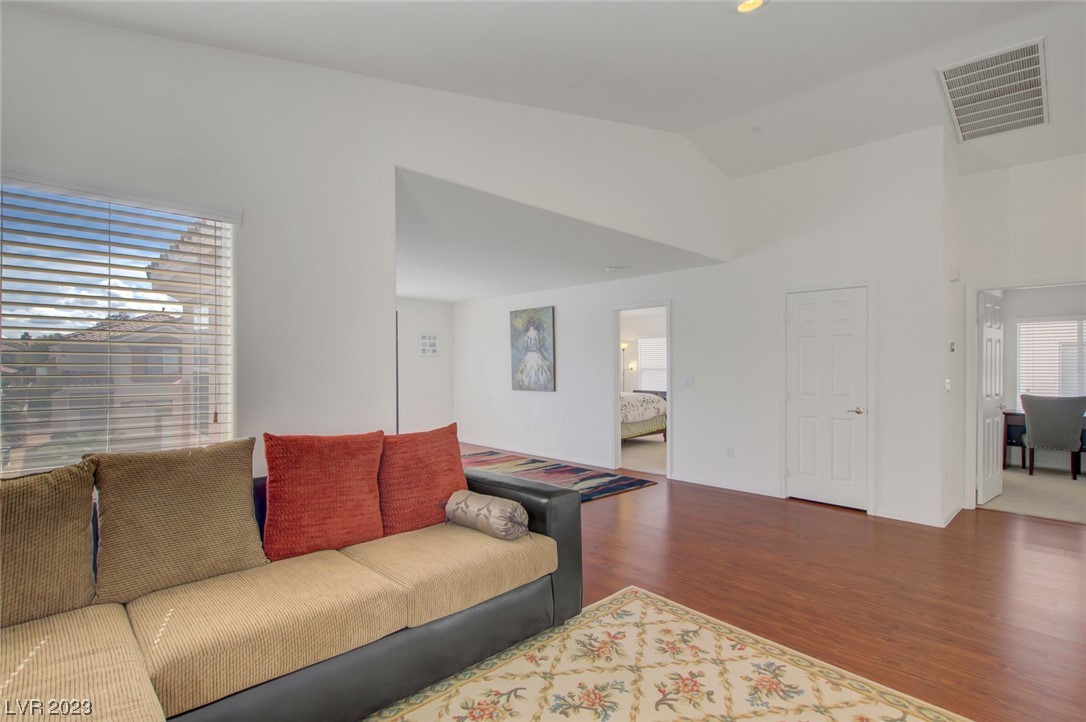196 Flying Hills Avenue