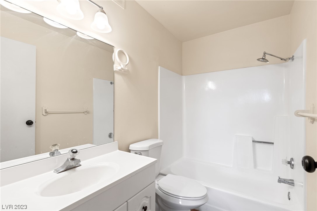 1381 E University Avenue Unit: 207