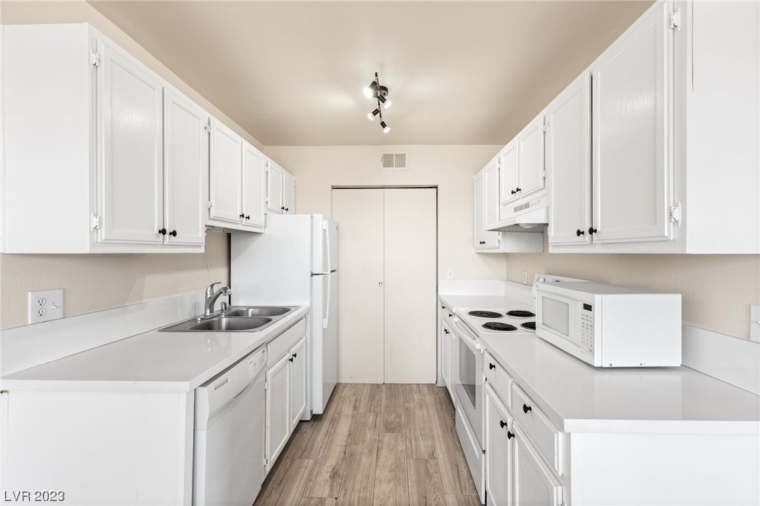 1381 E University Avenue Unit: 207