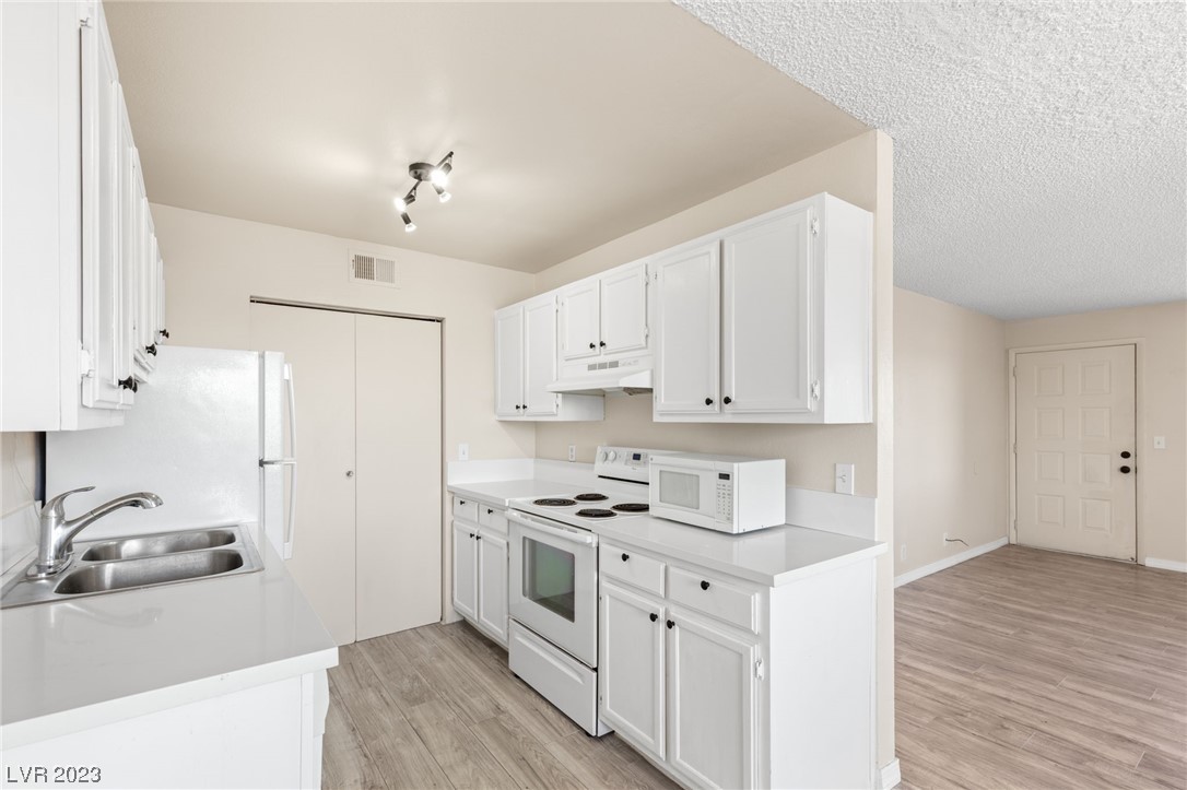 1381 E University Avenue Unit: 207