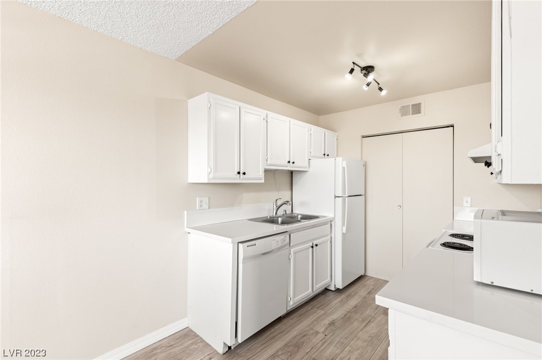 1381 E University Avenue Unit: 207