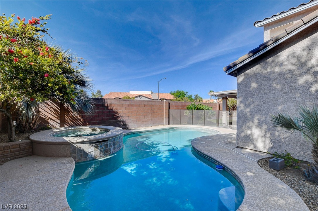 1596 Pimlico Hills Street