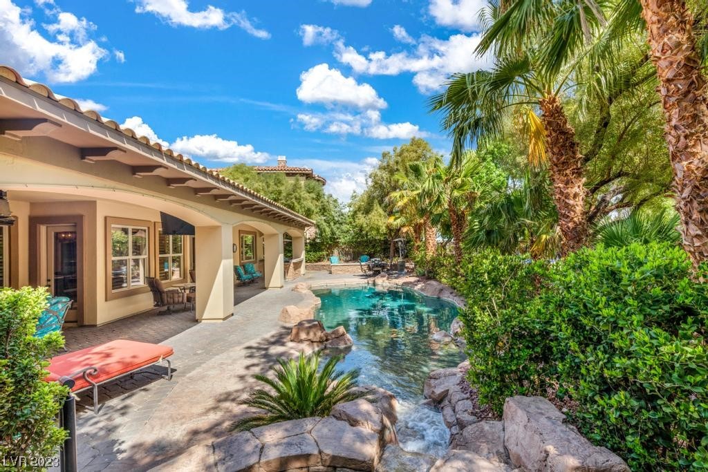 10838 Willow Heights Drive