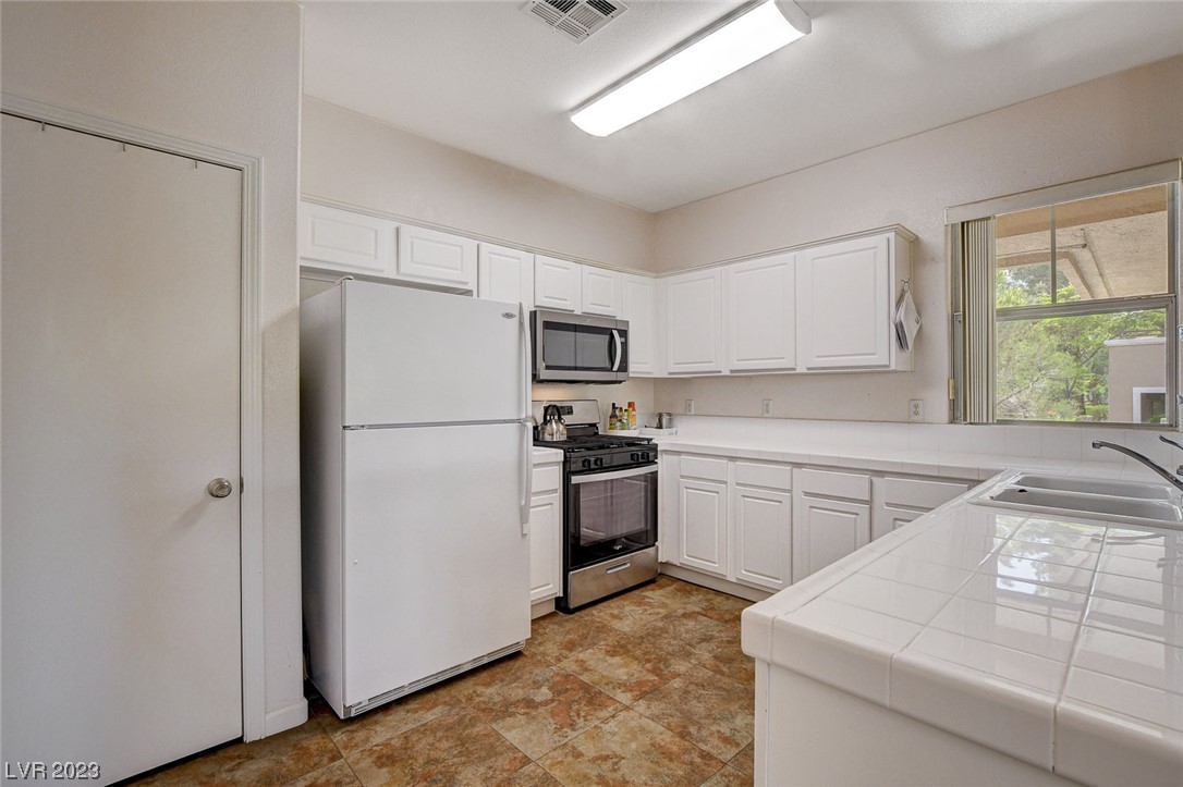 900 Domnus Lane Unit: 202