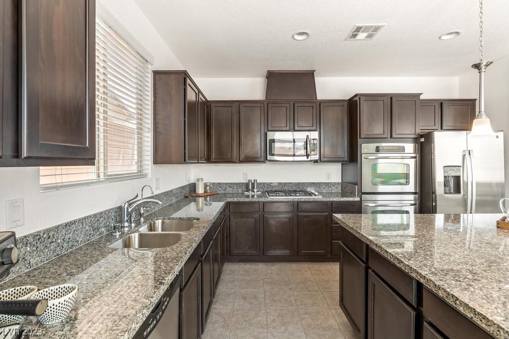 1637 Luna Vista Place