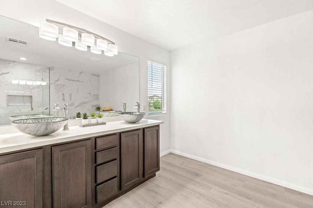 1637 Luna Vista Place