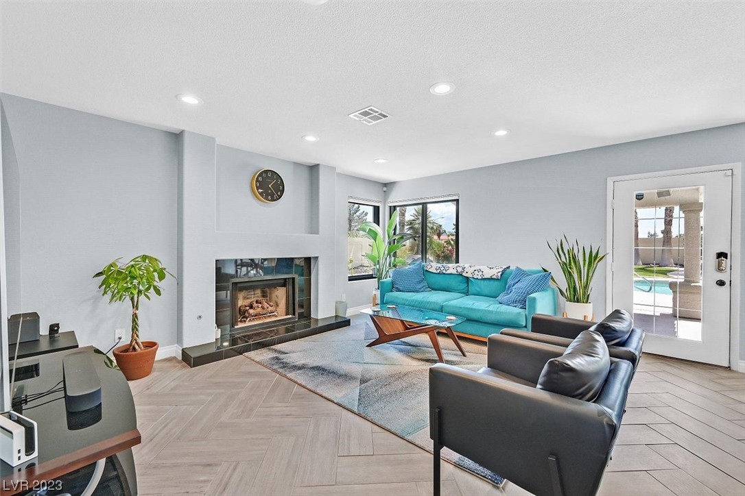 328 Humboldt South Drive