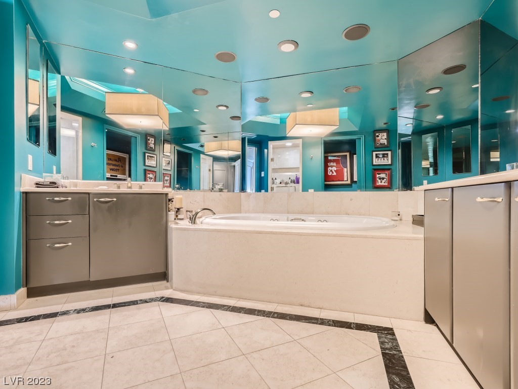 2747 Paradise Road Unit: 305