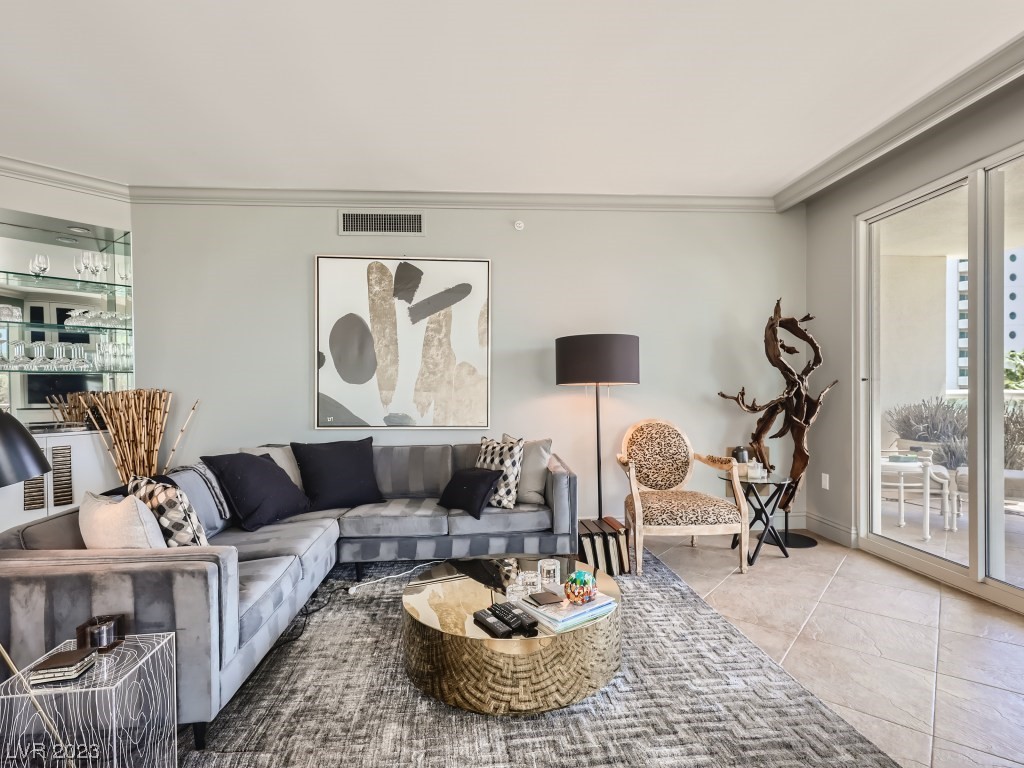 2747 Paradise Road Unit: 305