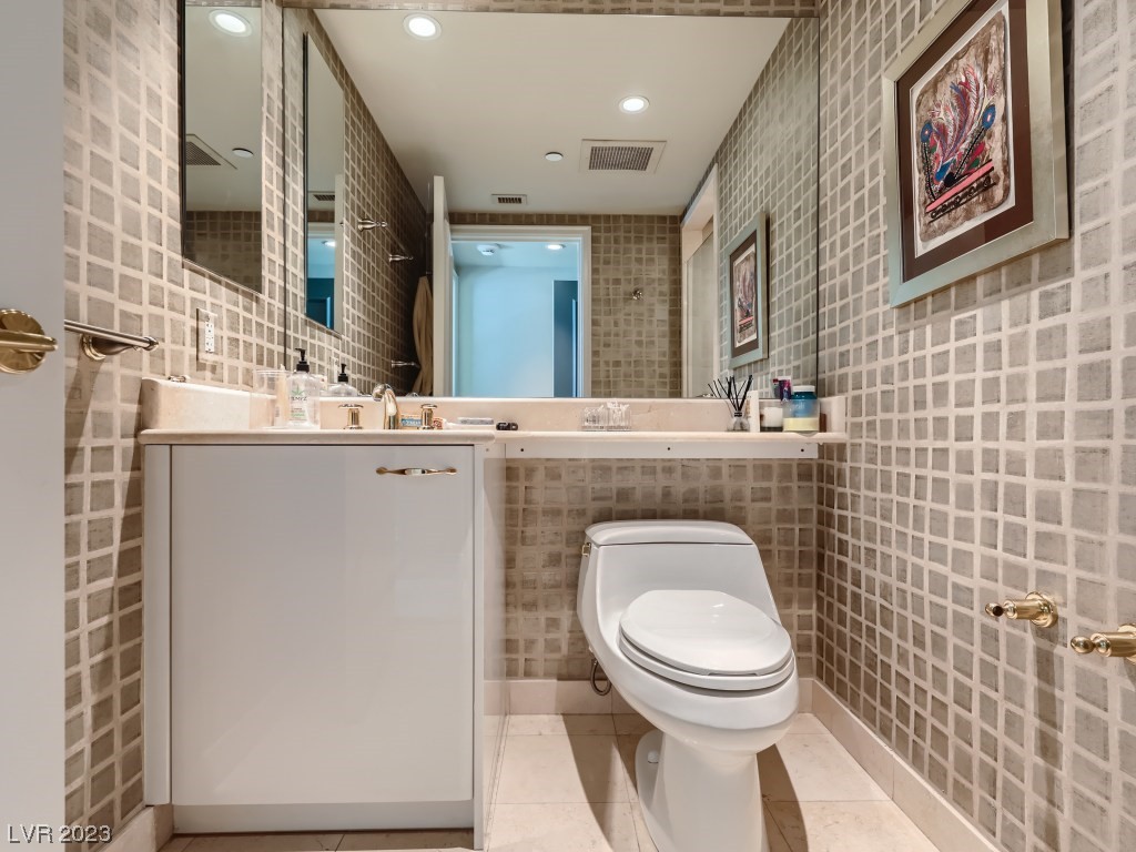 2747 Paradise Road Unit: 305