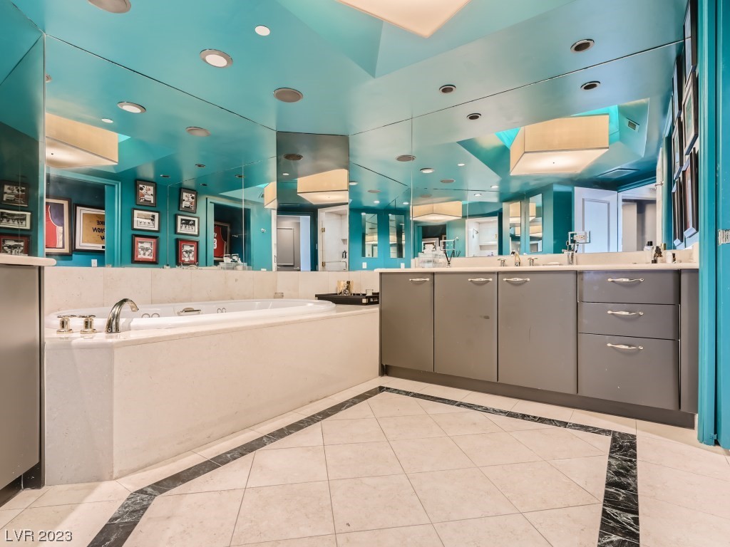 2747 Paradise Road Unit: 305
