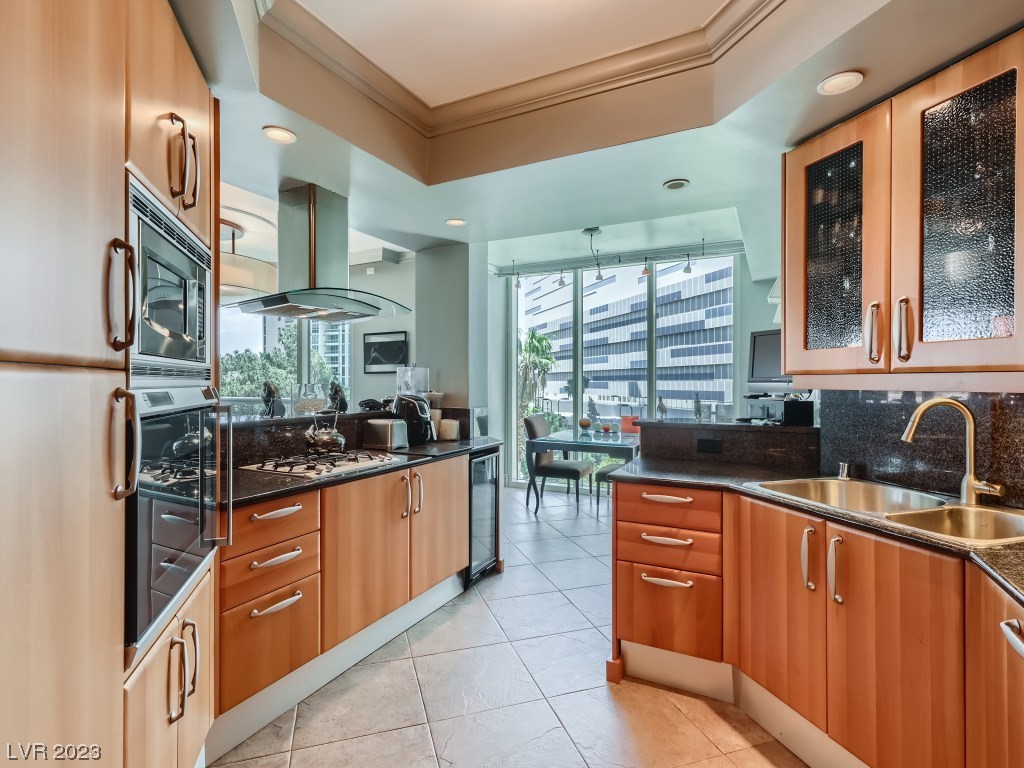 2747 Paradise Road Unit: 305