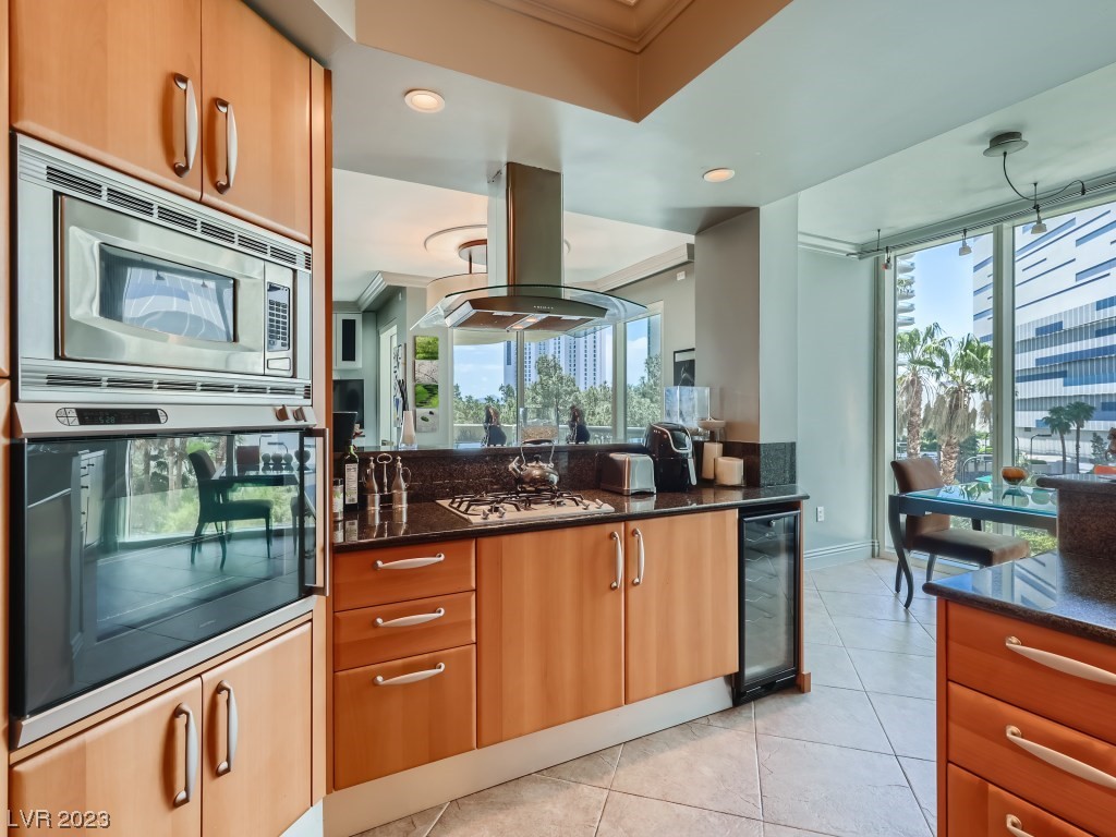 2747 Paradise Road Unit: 305