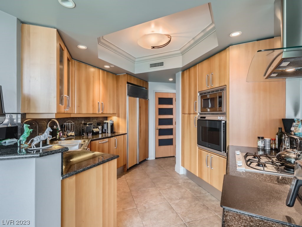 2747 Paradise Road Unit: 305
