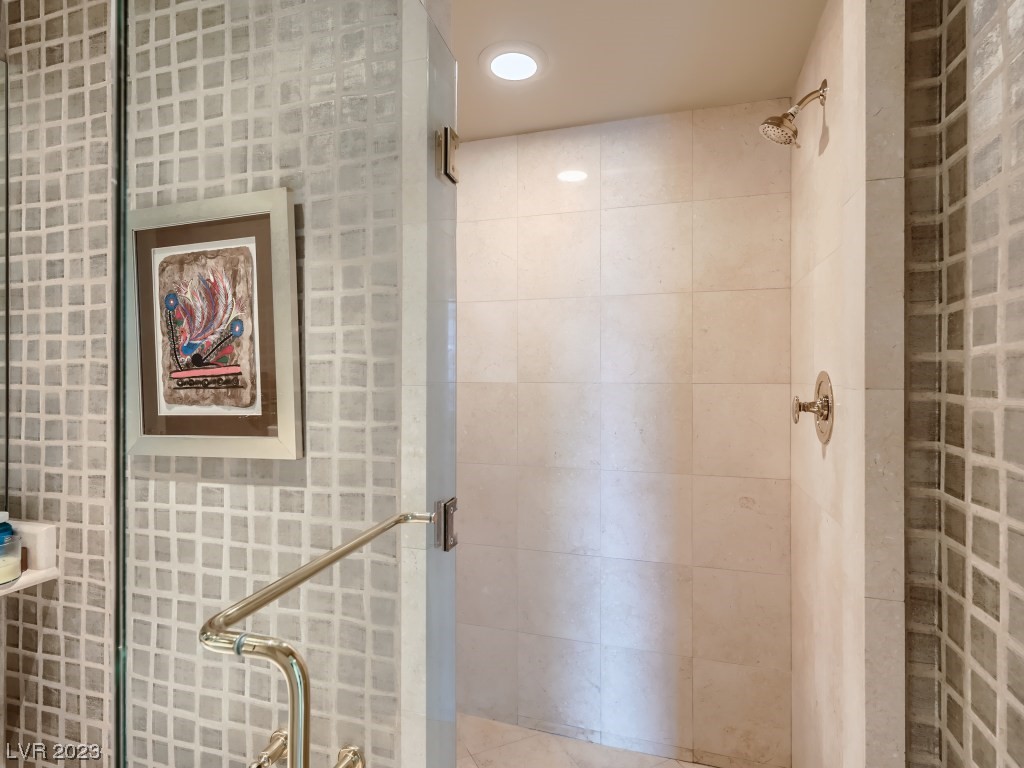2747 Paradise Road Unit: 305