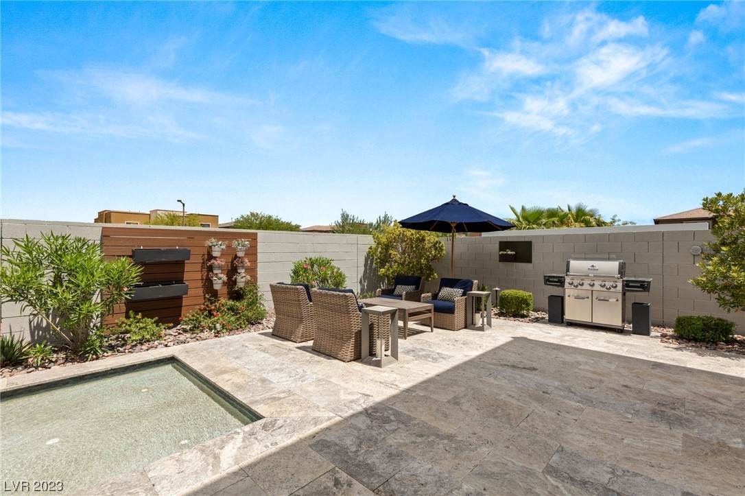 10290 Apache Blue Avenue