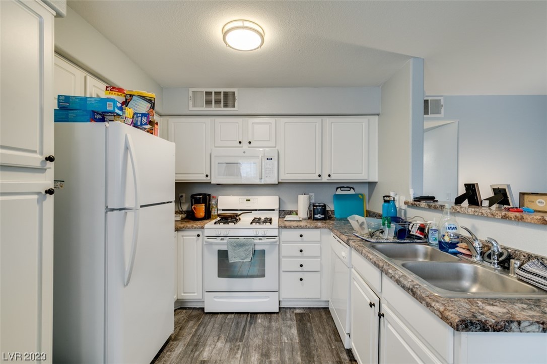 3425 E Russell Road Unit: 140