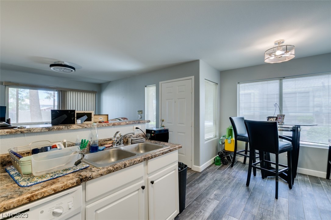 3425 E Russell Road Unit: 140