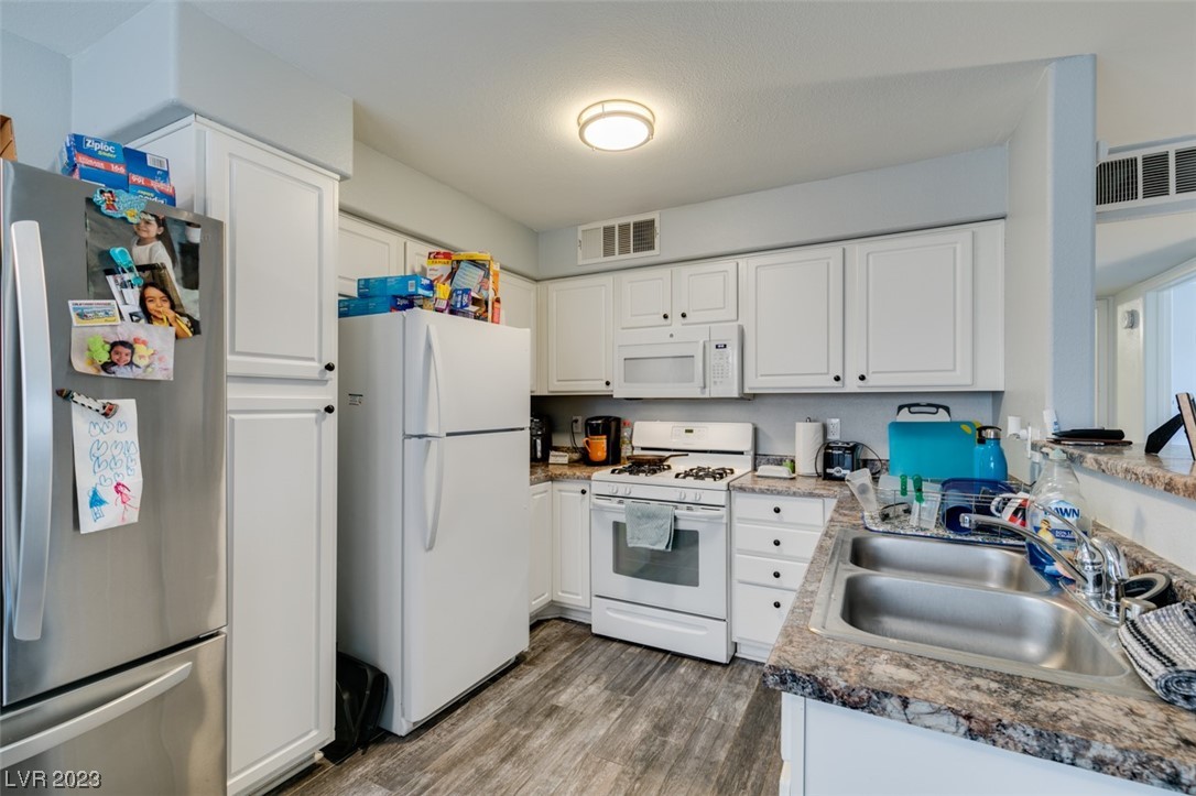 3425 E Russell Road Unit: 140