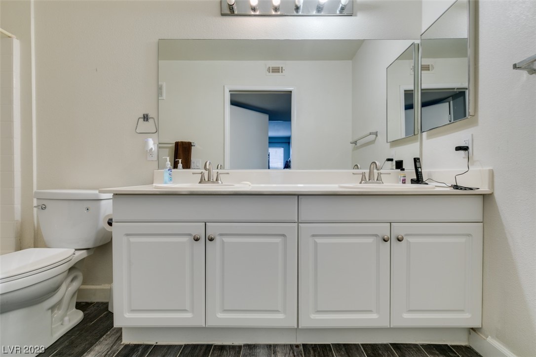3425 E Russell Road Unit: 140