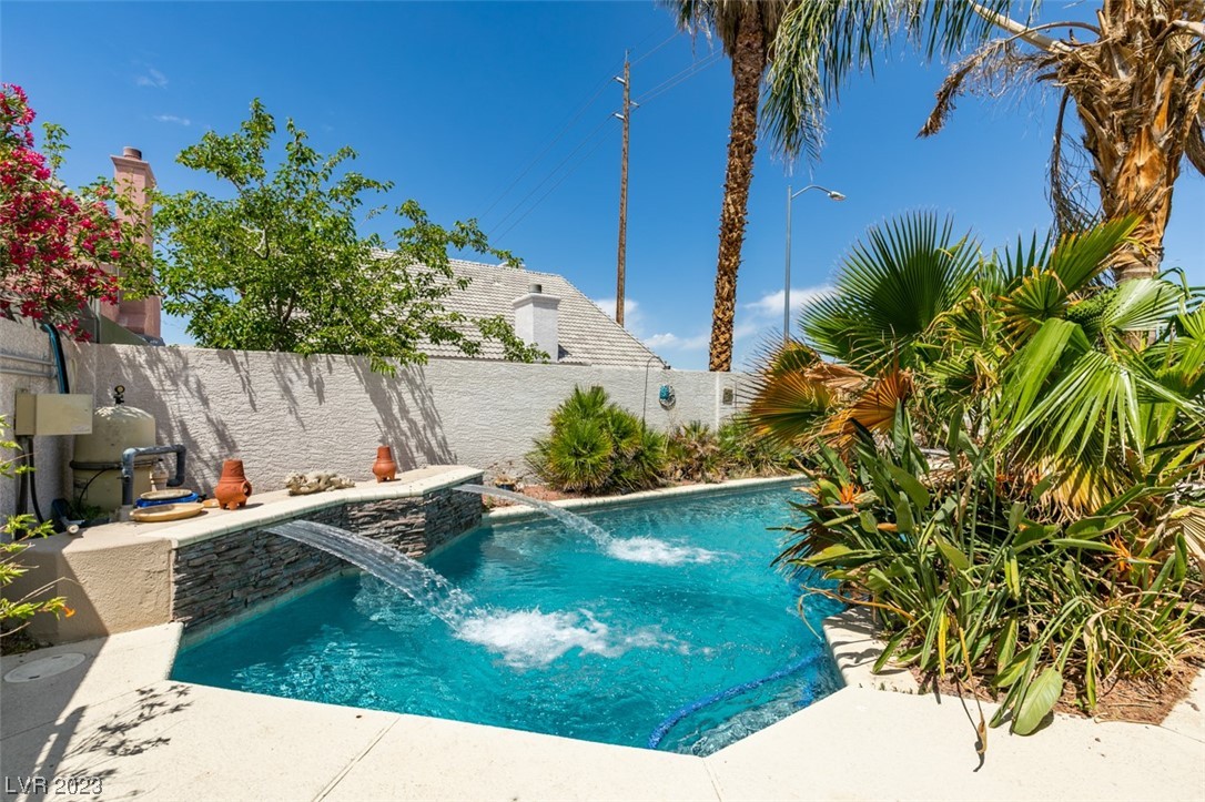 8300 Hatteras Court