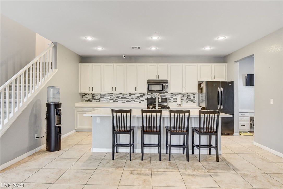 3181 Subtle Color Avenue