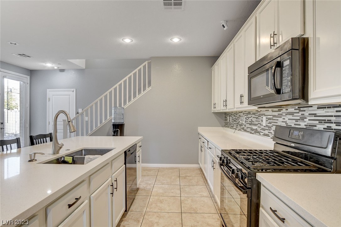 3181 Subtle Color Avenue