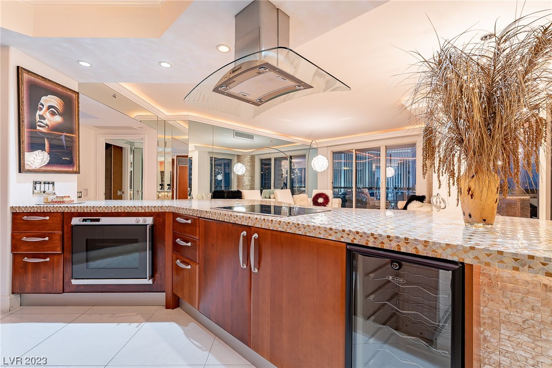 2747 Paradise Road Unit: 605