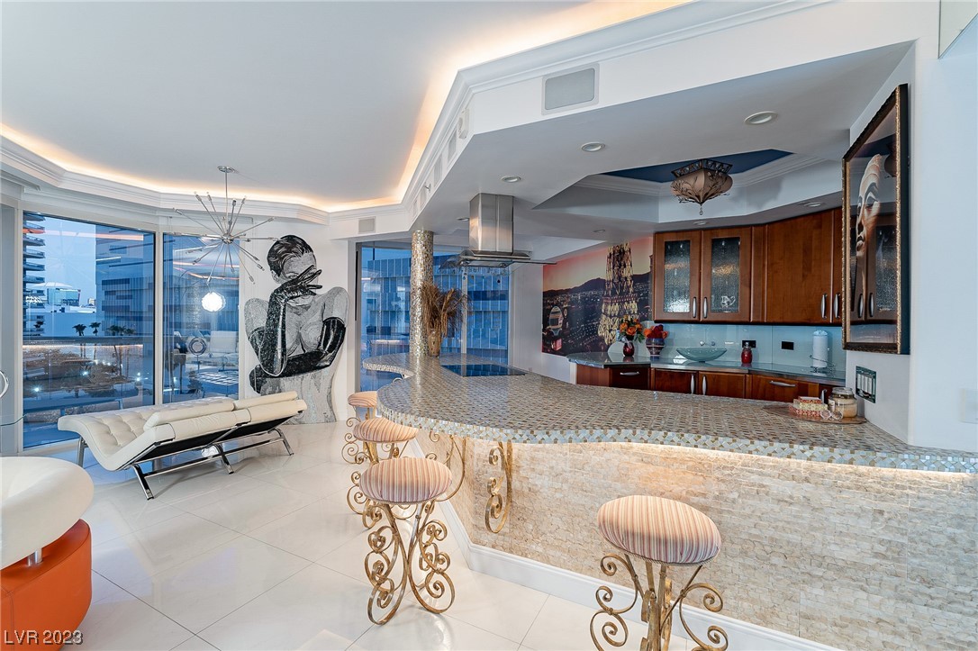 2747 Paradise Road Unit: 605