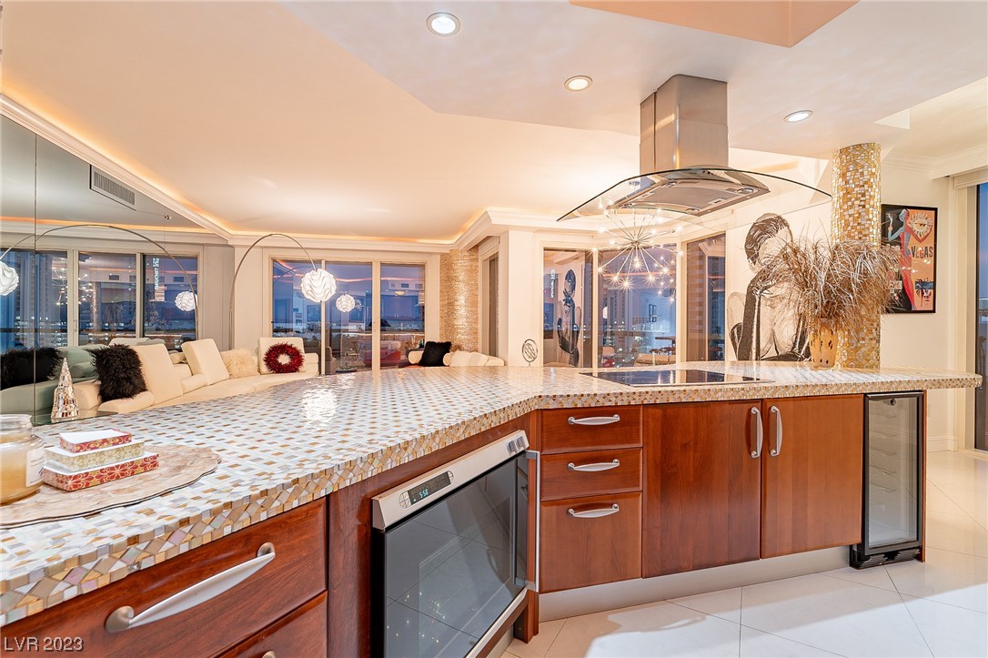 2747 Paradise Road Unit: 605