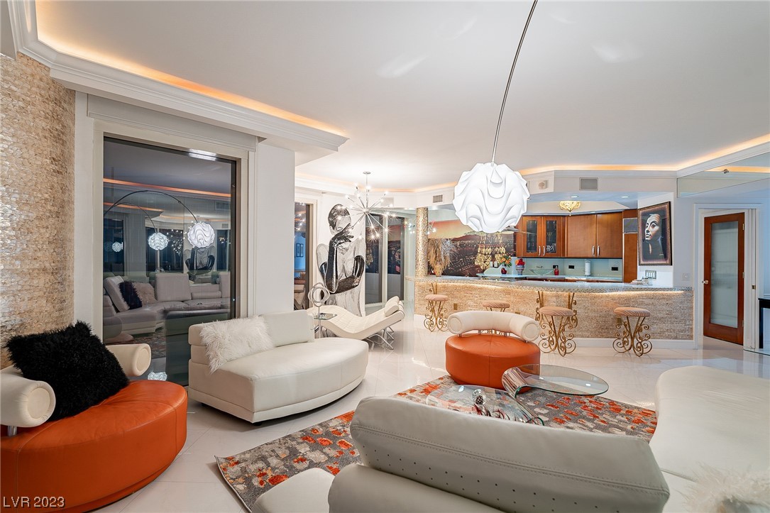 2747 Paradise Road Unit: 605