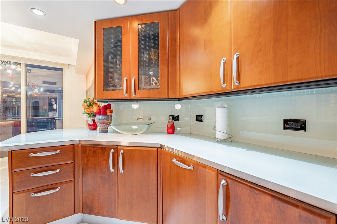 2747 Paradise Road Unit: 605
