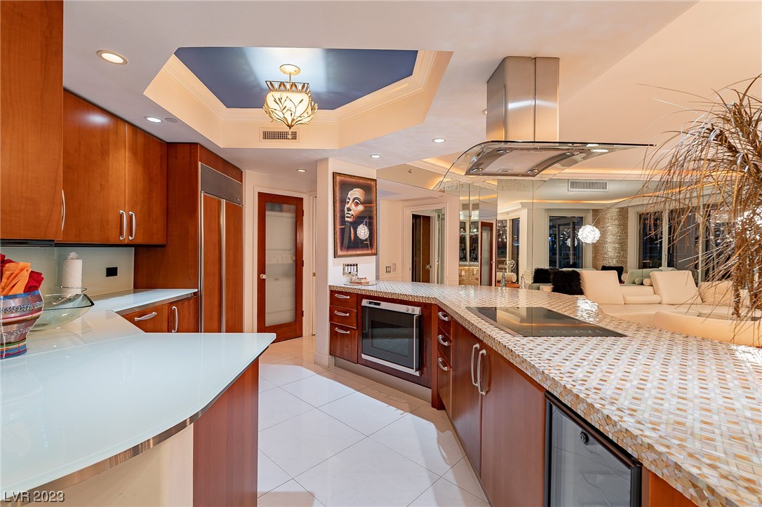 2747 Paradise Road Unit: 605