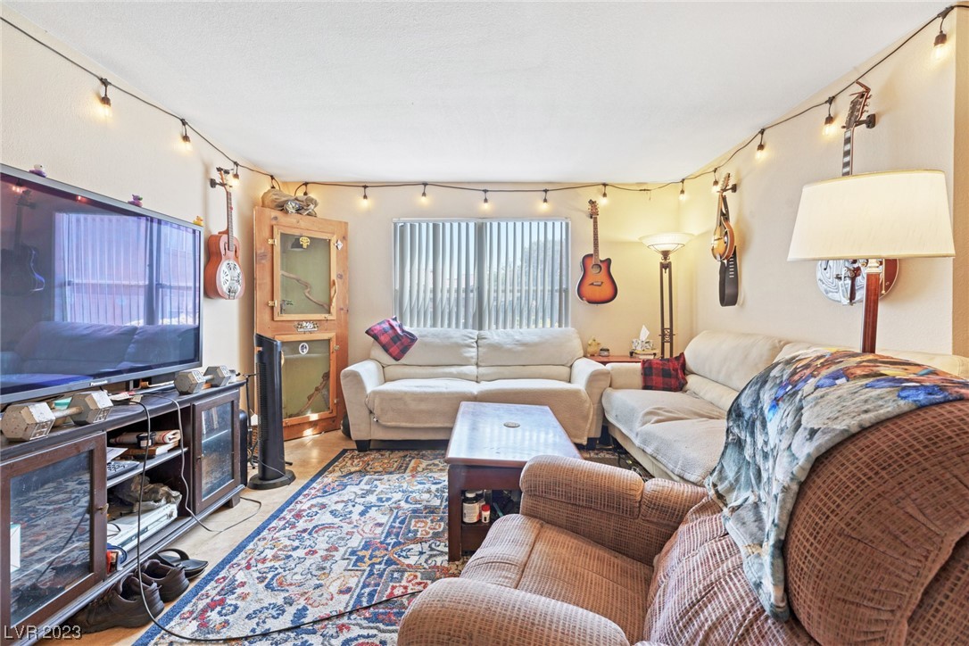 1150 N Buffalo Drive Unit: 1045
