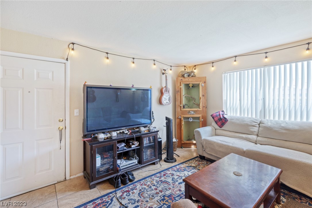 1150 N Buffalo Drive Unit: 1045