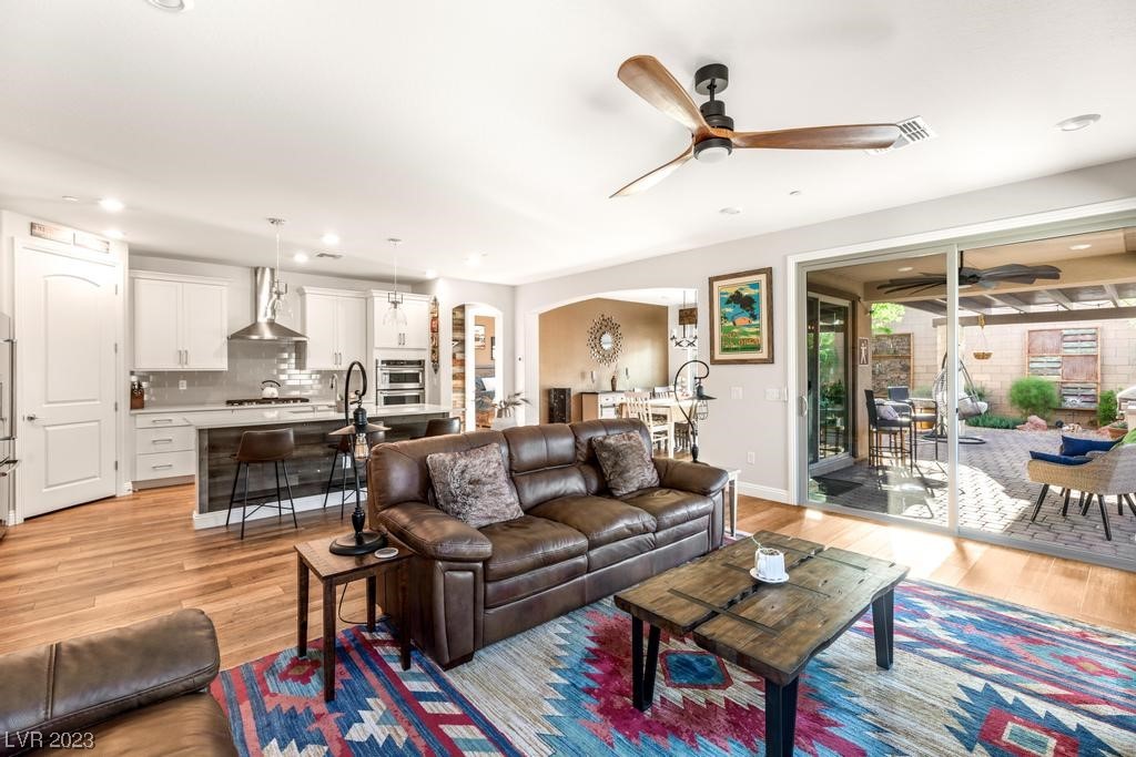 89 Lake Oasis Street