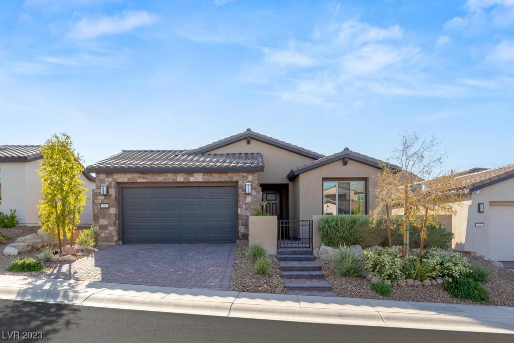 89 Lake Oasis Street