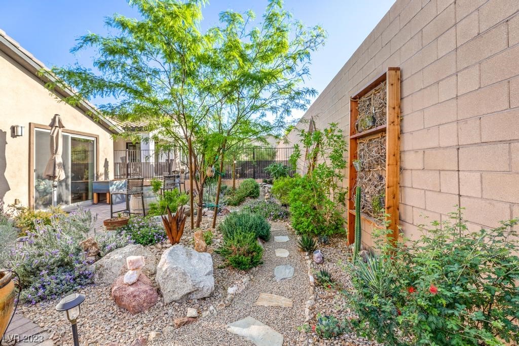 89 Lake Oasis Street
