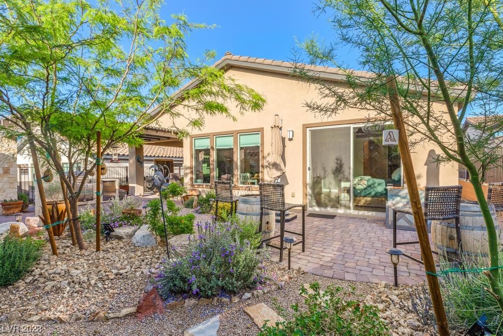 89 Lake Oasis Street